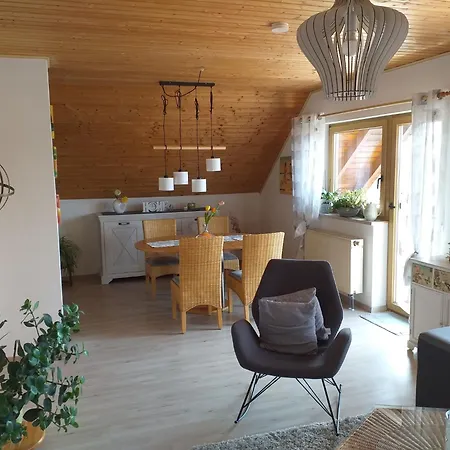 'am Bienwald' شقة *